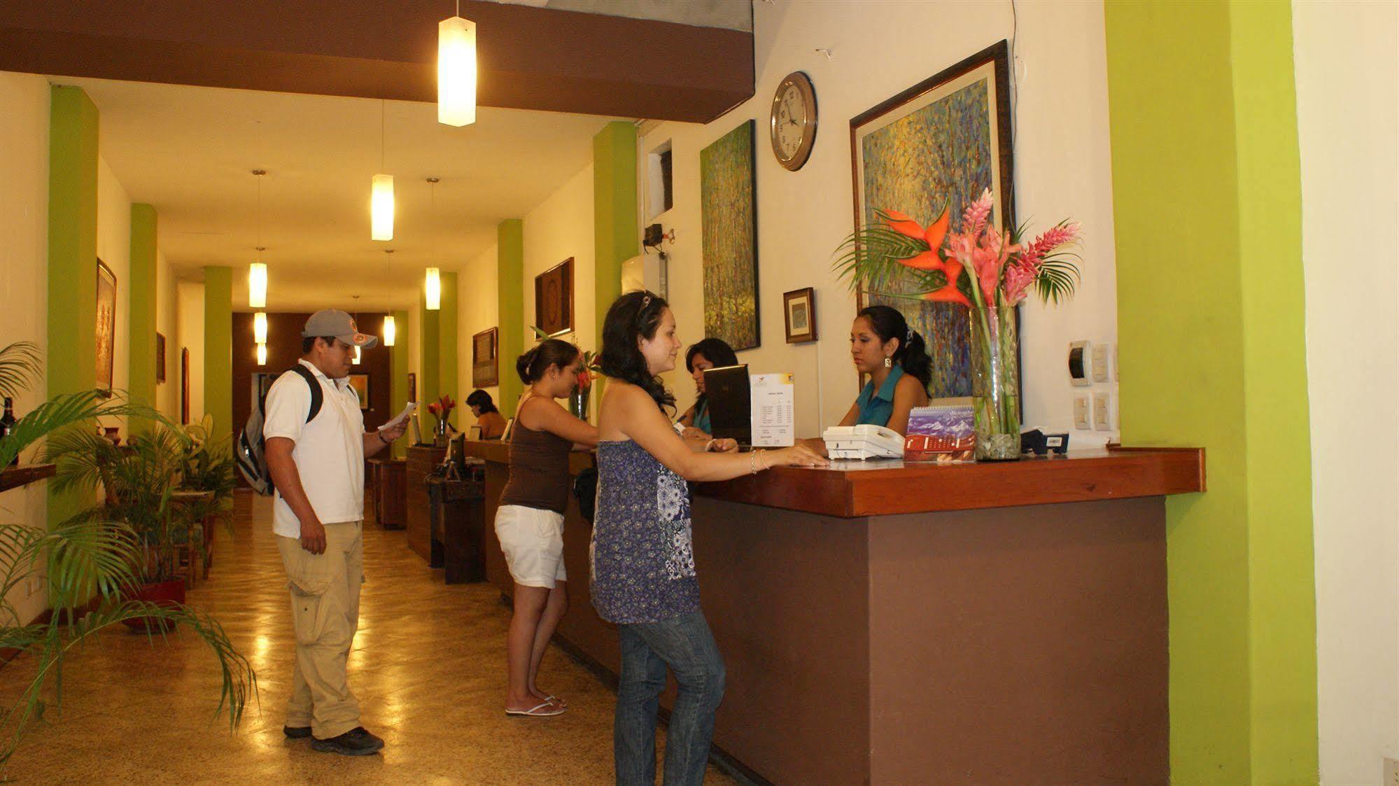 Amazon Hotel Iquitos Beltér fotó